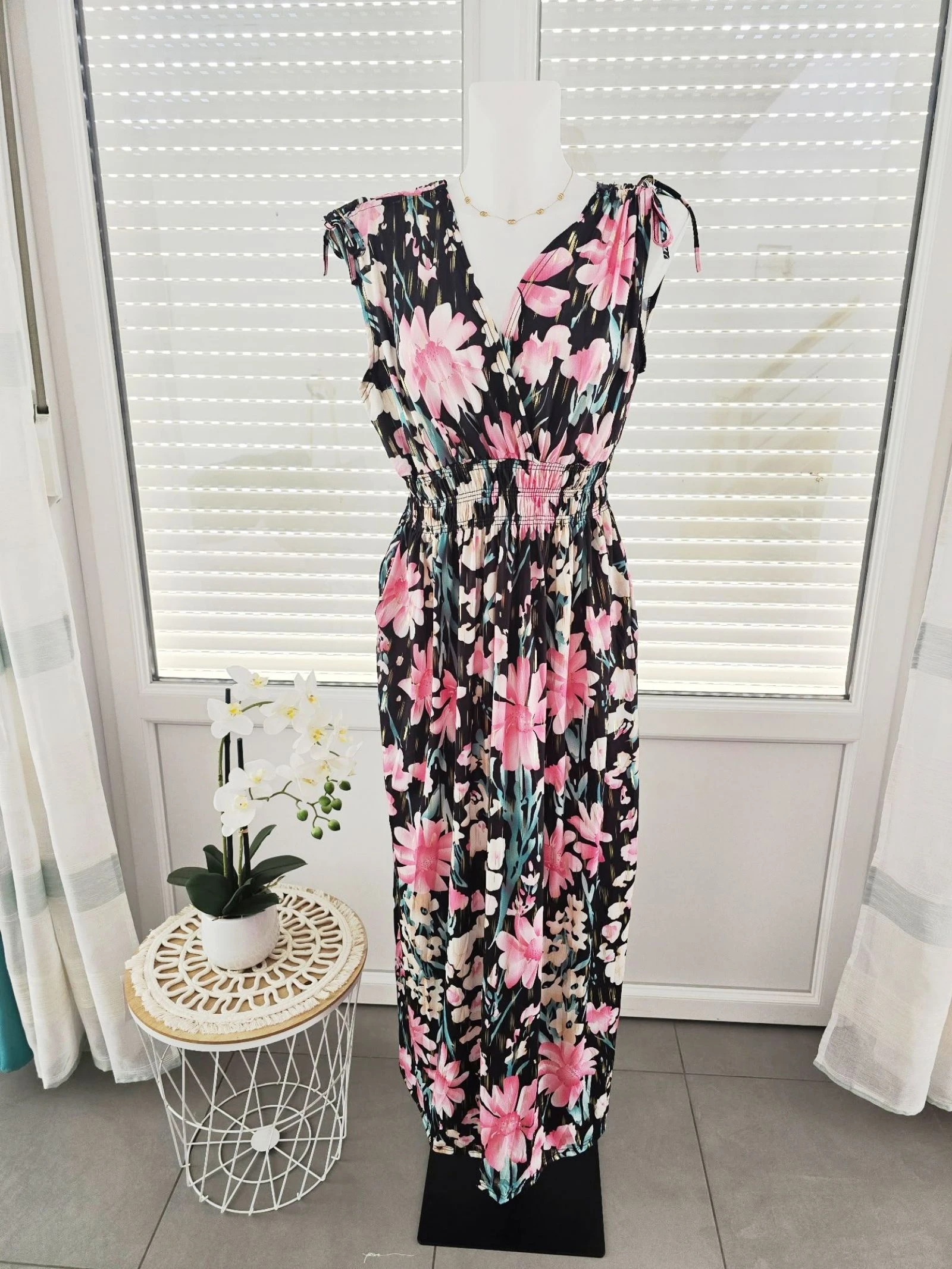 Robe magique noir rose turquoise dorée 